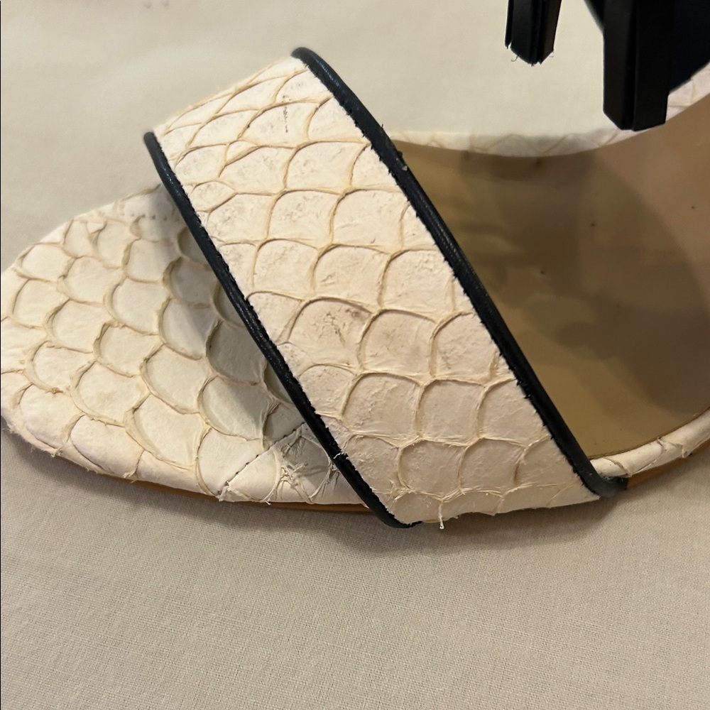 Ann Taylor Shoes Winter White Gwen Lace Up Exotic Heel Sz 9 Black Bow & Tassel - Picture 6 of 10